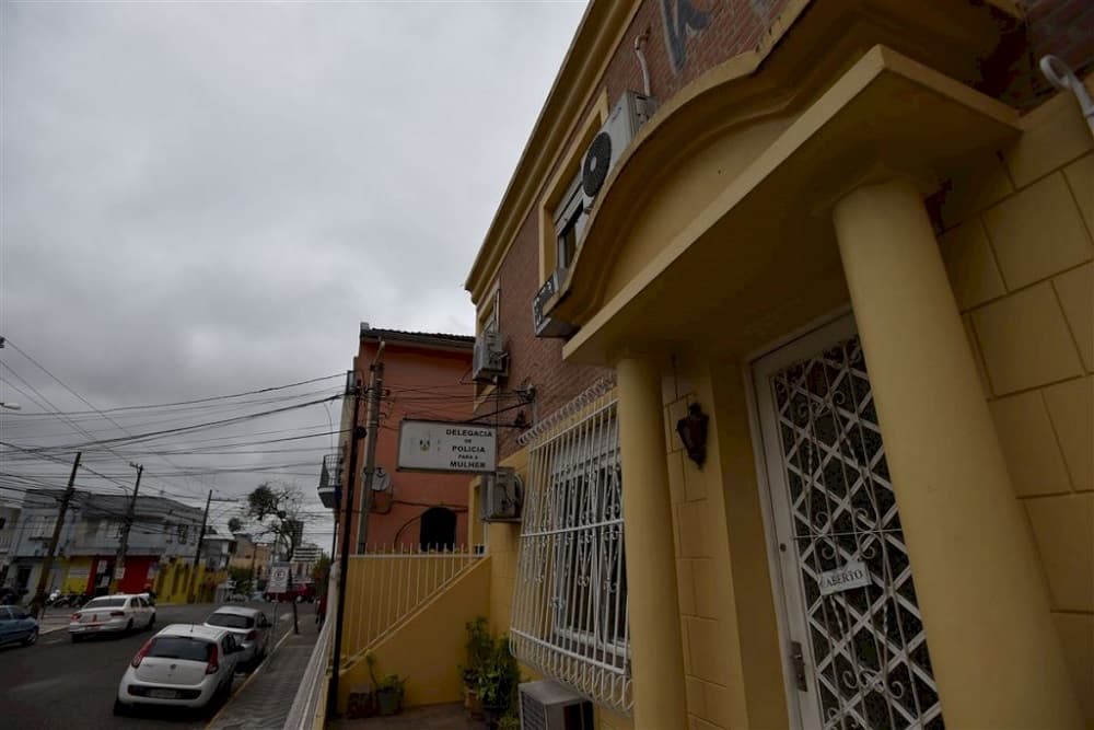 Jovem é sequestrada e estuprada por namorado e amigo em Santa Maria