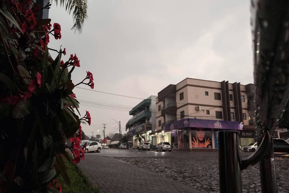 Previsão do tempo no RS: Inmet alerta para risco de temporais nesta quarta-feira