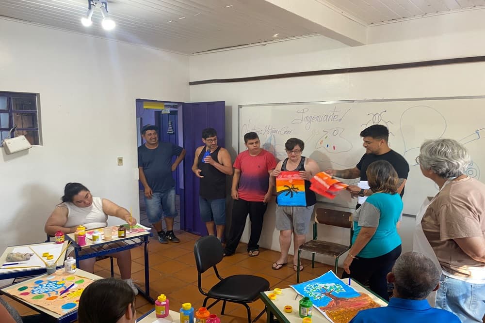 Alunos da APAE de Santo Augusto vivem novas experiências com Oficinas de Arte