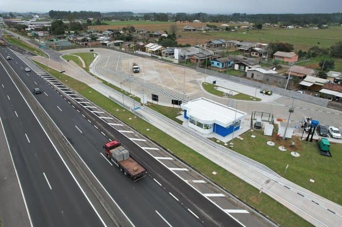 Caso de caminhão com doações para o RS multado por excesso de peso em SC é isolado, garante ANTT