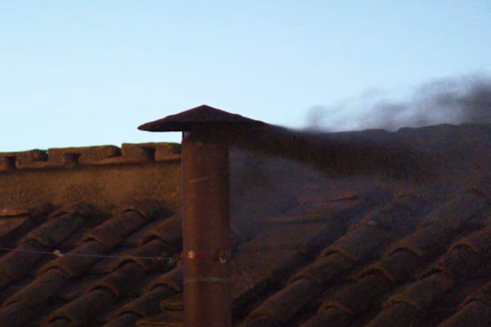 FUMAÇA PRETA: 1ª votação termina sem eleger novo papa