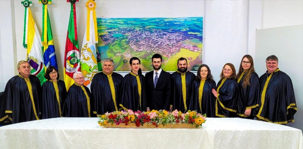 Alenrio realiza solenidade de posse dos escritores Anamar Quintana e Jorge da Luz