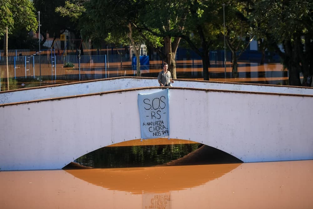 Sobe para 107 o número de mortos após enchentes que atingem o RS