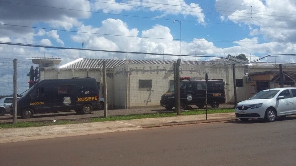 Forças policiais realizam buscas para recapturar quatro detentos que fugiram do Presídio de Cruz Alta