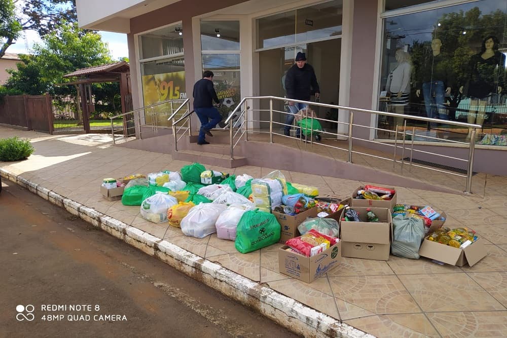 Rádio 91.5 FM celebra primeiro ano no ar com programação solidária