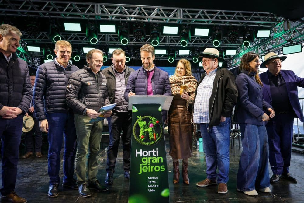 Governador assina ordem de início das obras de acesso asfáltico a Sede Nova