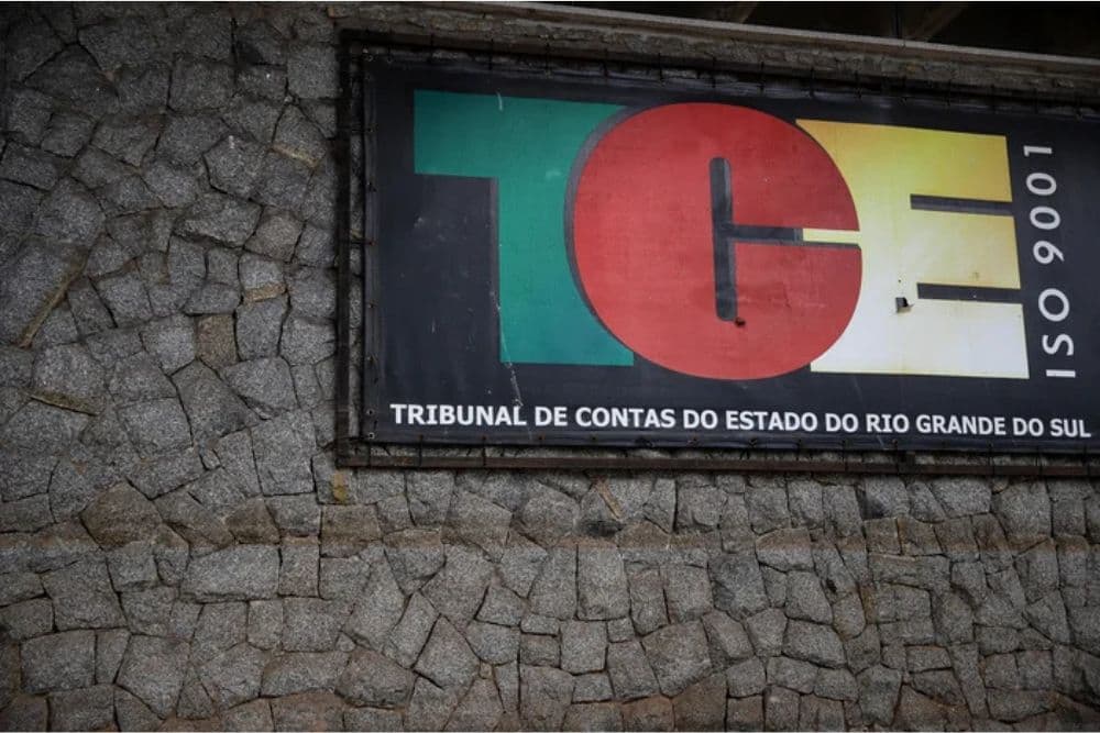 TCE-RS publica edital para concurso público com 45 vagas e salários de até R$ 20,5 mil