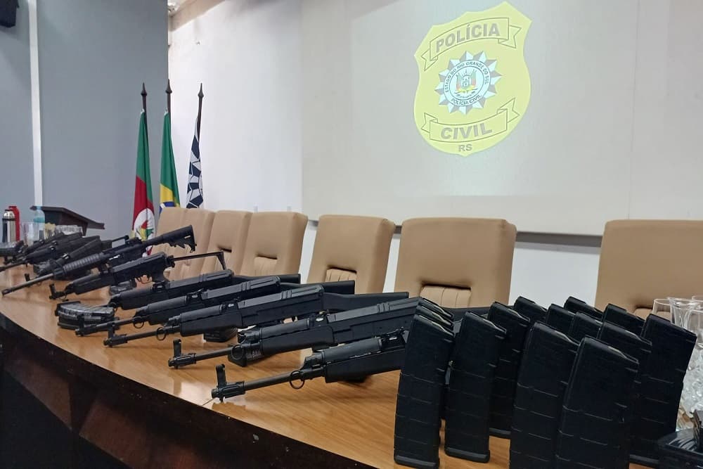 Polícia Civil apreende 14 fuzis de facção em operação contra homicídio em São Leopoldo