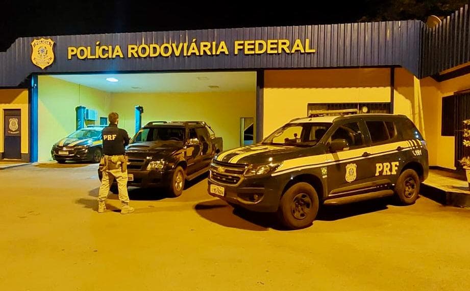 PRF recupera caminhonete instantes após ter sido roubada
