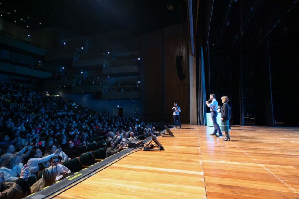 Programa de incentivos cria 14º salário para professores, diretores e servidores de escolas