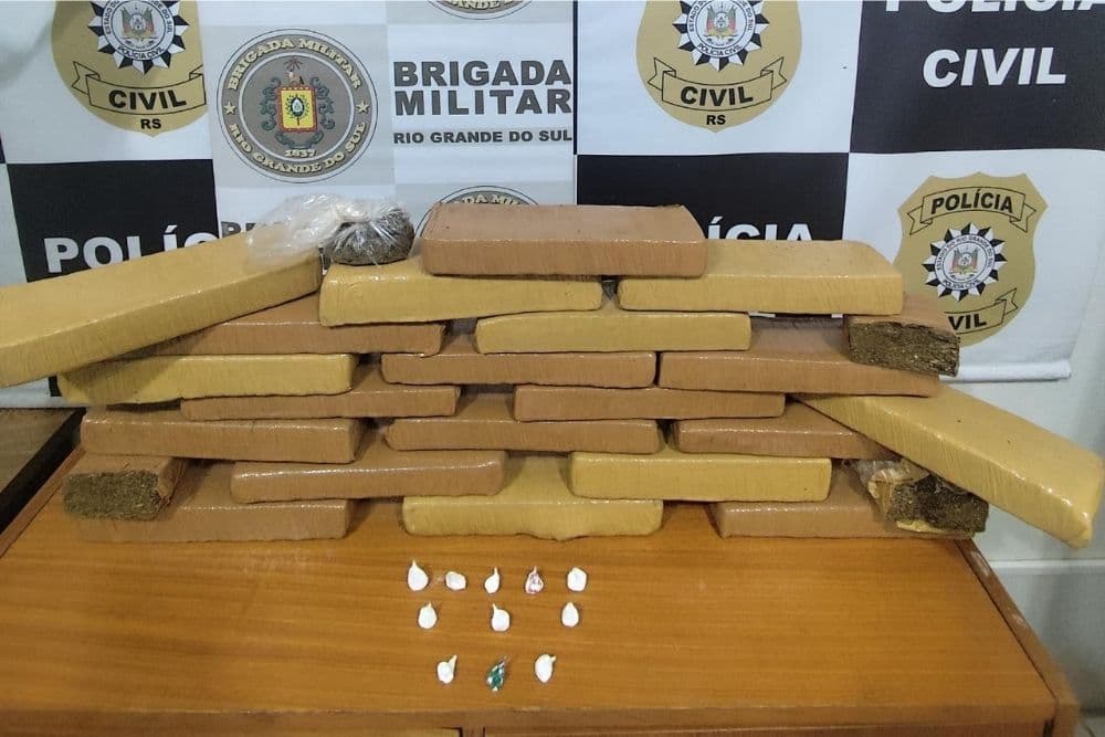 Brigada Militar apreende mais de 15 quilos de maconha e porções de cocaína em Três Passos