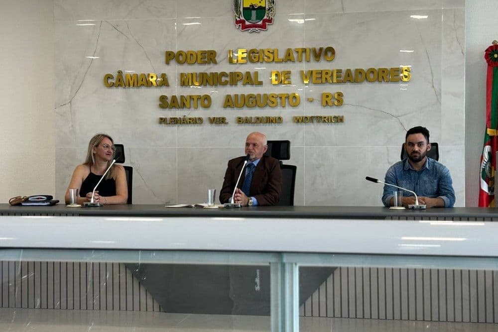 Mesa Diretora da Câmara de Vereadores de Santo Augusto toma posse para 2026
