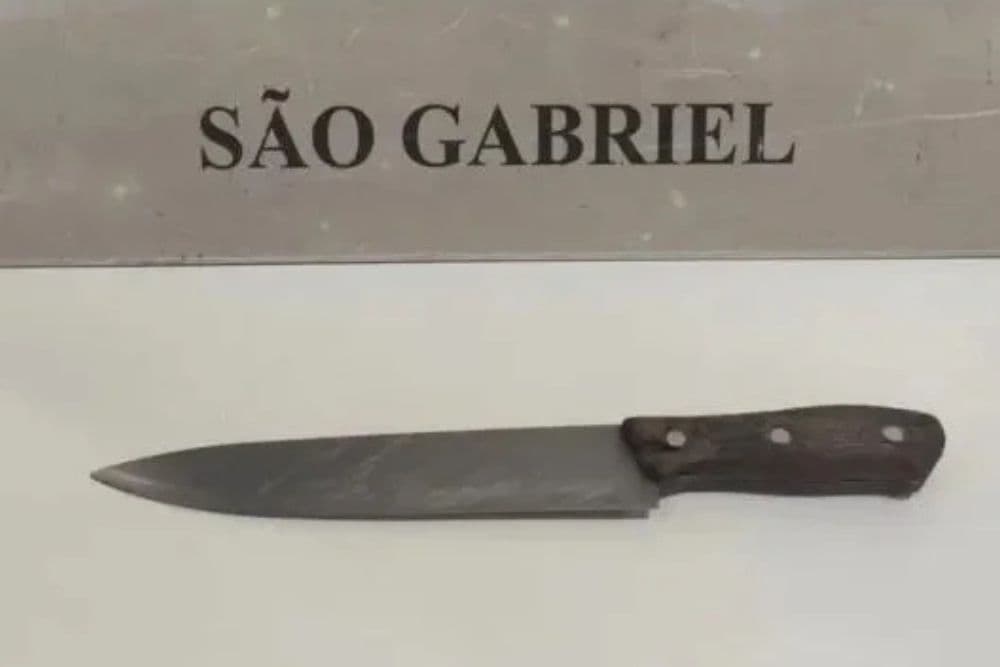 Jovem de 15 anos é apreendido com facão no entorno de escola em São Gabriel