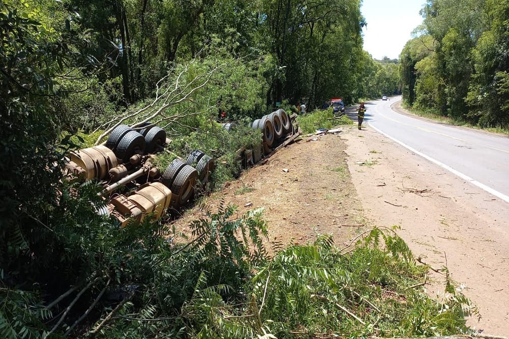 Caminhoneiro morre após acidente de trânsito em Bozano