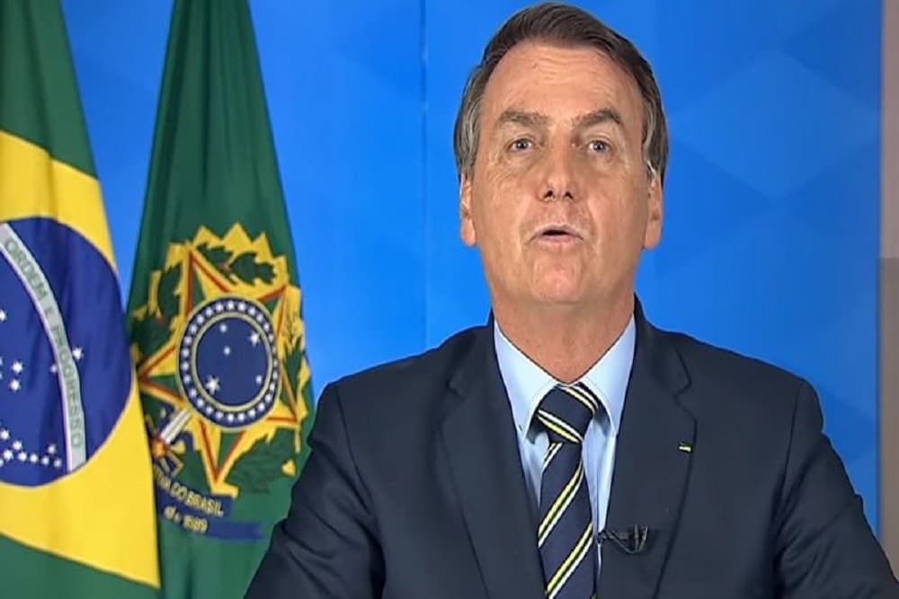 Facebook retira do ar live em que Bolsonaro associava vacina contra covid à aids