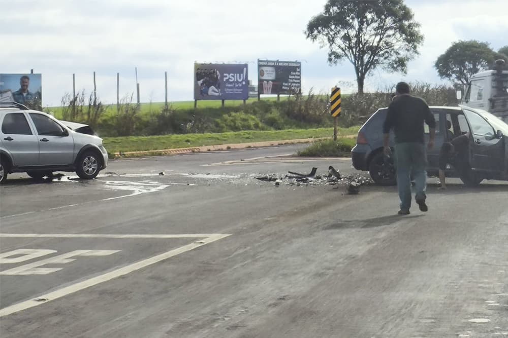 Acidente entre dois veículos é registrado na BR-468, divisa entre Santo Augusto e Campo Novo