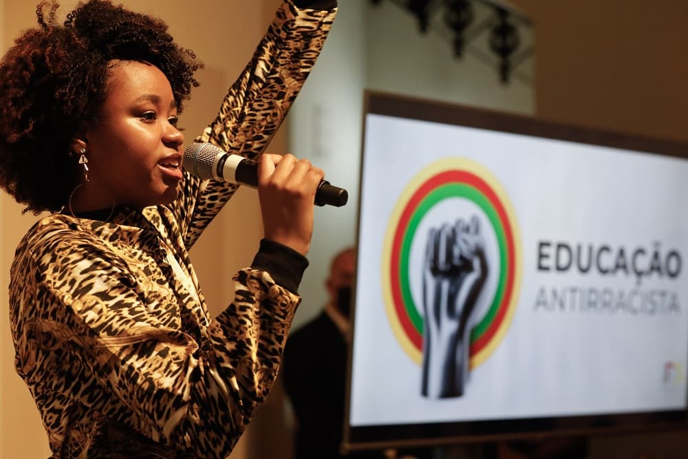 Governo lança programa de Educação Antirracista para escolas da rede estadual