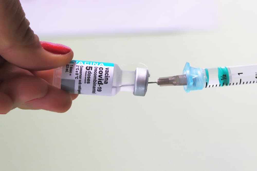 Anvisa recomenda suspender a vacinação de grávidas com Janssen e AstraZeneca