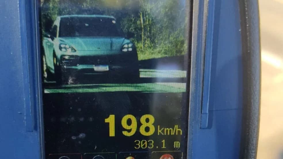 Porsche é flagrado a 198 km/h na BR-290 em Caçapava do Sul