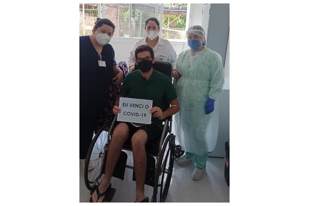 Após 30 dias de internação, paciente recebe alta do Hospital Bom Pastor