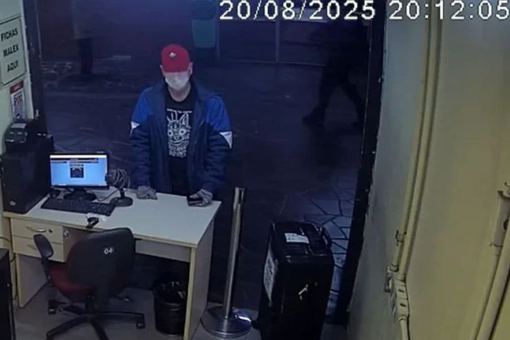 Polícia divulga fotos do homem que deixou mala com parte de corpo na rodoviária de Porto Alegre