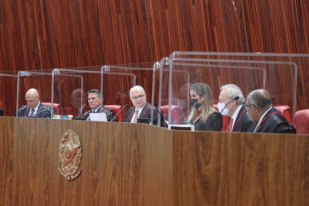 TSE suspende efeitos dos cancelamentos de títulos decorrentes de revisão do eleitorado