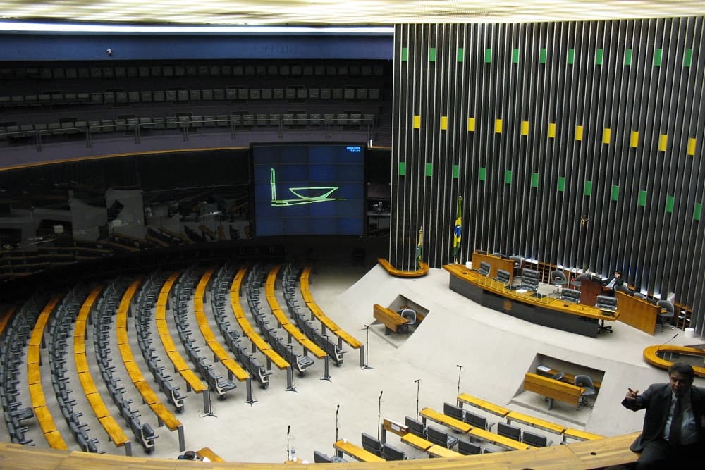 Câmara aprova projeto que torna crime a violência institucional