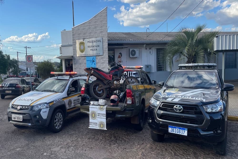 Polícia prende dois e apreende mais de 5 quilos de droga em Tiradentes do Sul