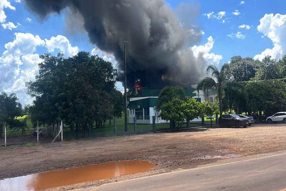 Empresa Mais Frango inicia negociações com trabalhadores que serão demitidos após incêndio