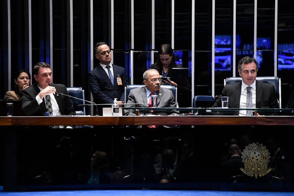 Senado aprova restrição às 'saidinhas' de presos; texto volta para a Câmara
