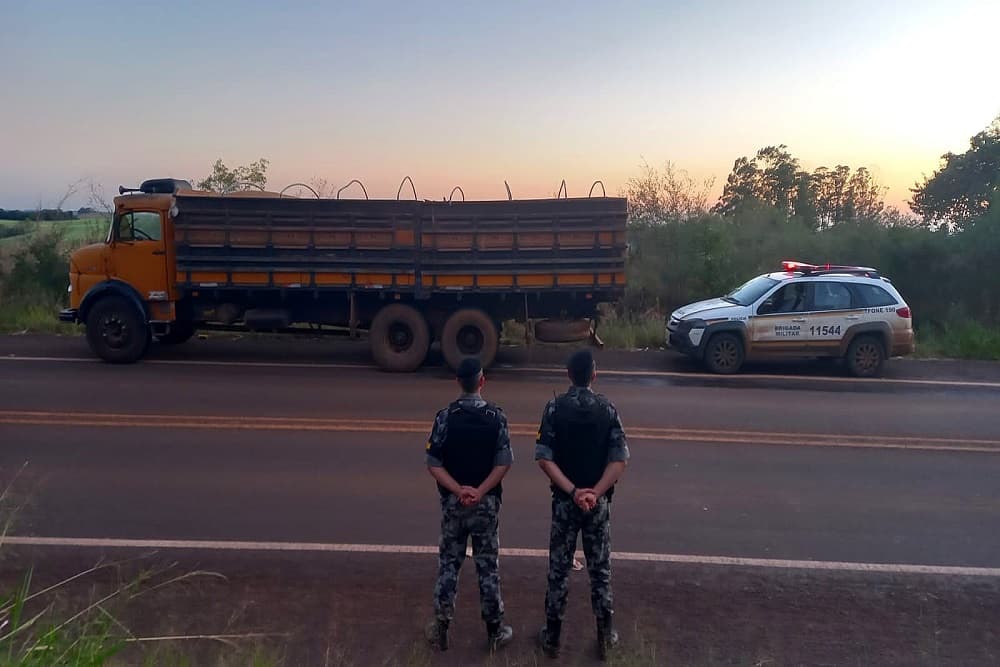 Brigada Militar apreende carga de soja contrabandeada em Tiradentes do Sul