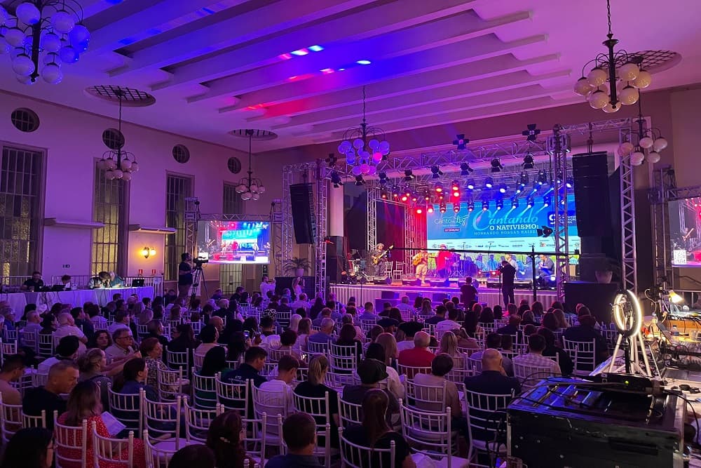 Grande público prestigia primeira noite de eliminatória do Festival Nativista Canto de Luz