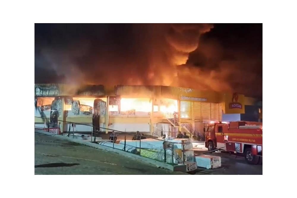 Incêndio atinge frigorífico em Frederico Westphalen