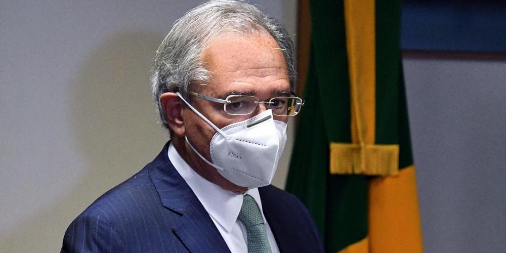 Prorrogação do auxílio é até atingirmos vacinação em massa, diz Guedes