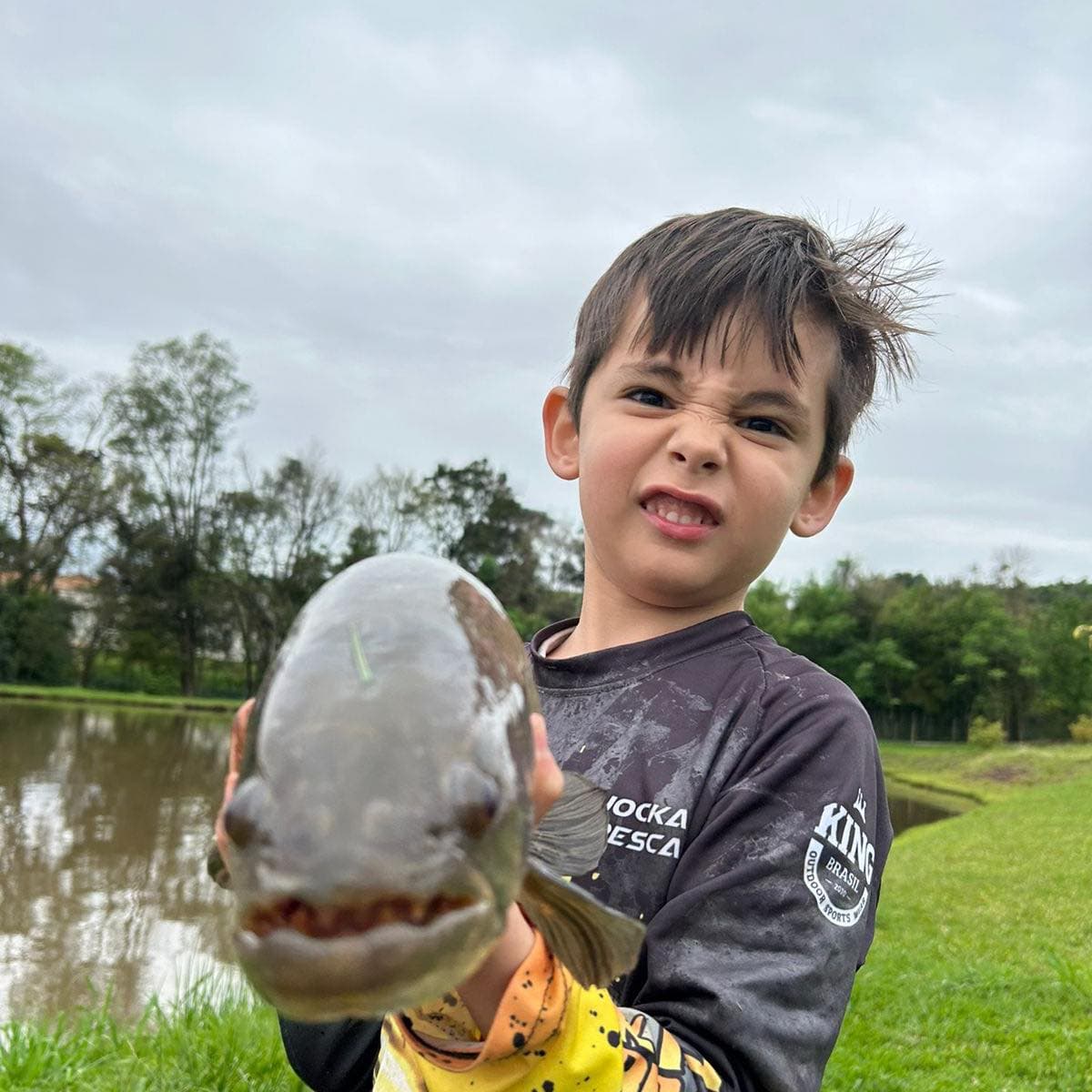 Menino trespassense de 6 anos é destaque nacional como influencer de pesca esportiva nas redes sociais
