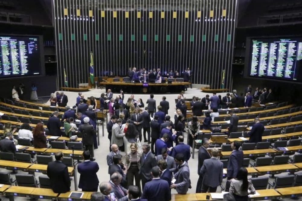 Câmara aprova projeto que aumenta gradualmente para 20 dias a licença-paternidade