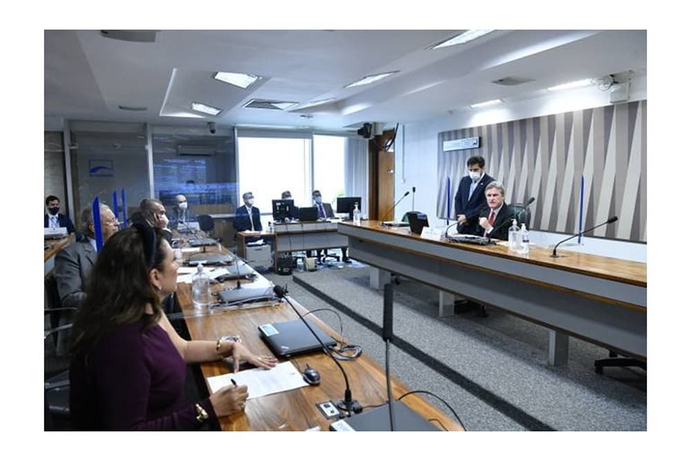 Senado aprova Lei Marília Mendonça, sobre sinalização de linhas de energia