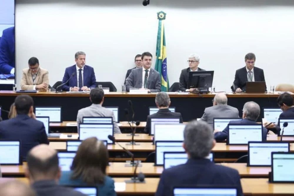 Comissão da Câmara aprova projeto que isenta Imposto de Renda até R$ 5 mil