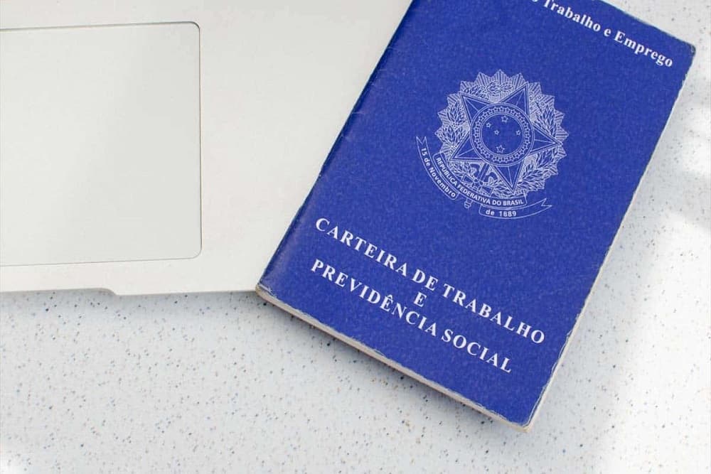 IBGE: desemprego segue em queda e chega a 8,3% em outubro