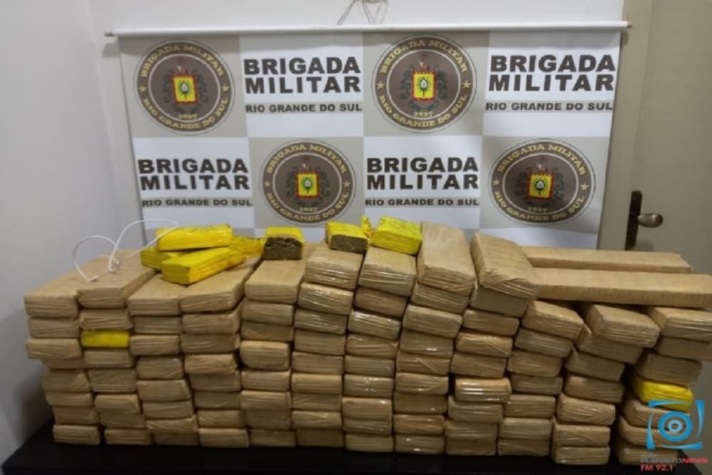 Três pessoas são presas com mais de 86 kgs de maconha na ERS-324 em Passo Fundo