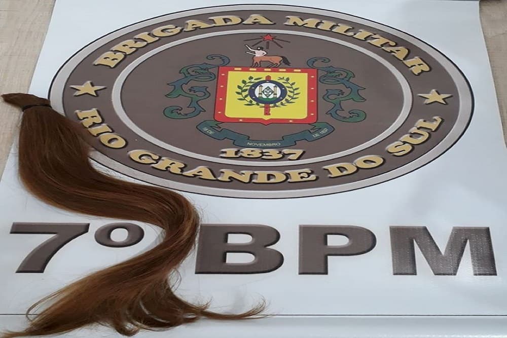 Criança de São Martinho faz doação para campanha Cabelos de Aço