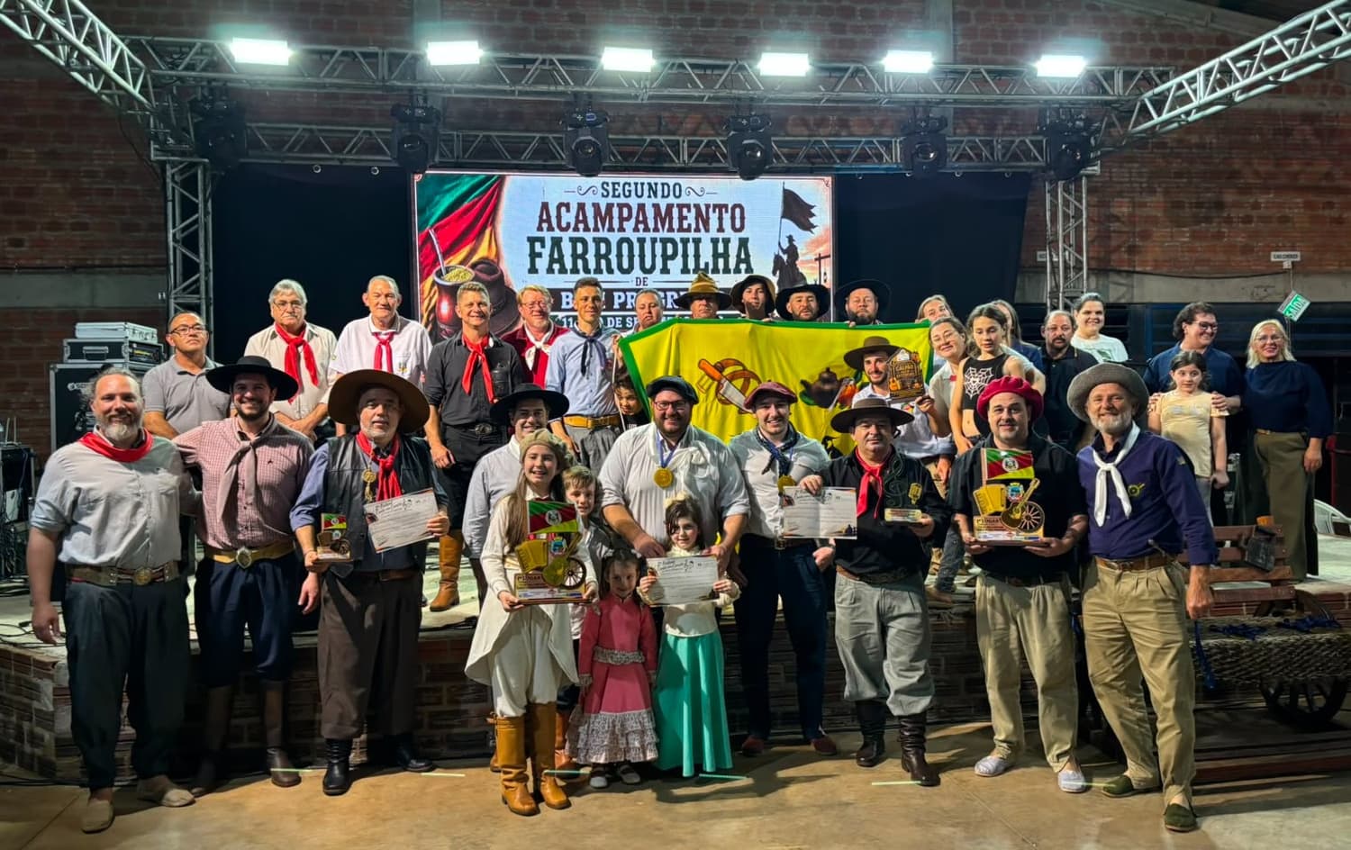 Maximiliano Tchetuco e Betina Kiara levam Santo Augusto ao topo do 2º Cante uma Canção de Bom Progresso