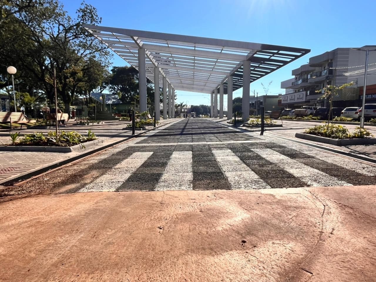 RUA COBERTA| Avenida do Comércio será reaberta ao trânsito durante a semana e fechada nos finais de semana