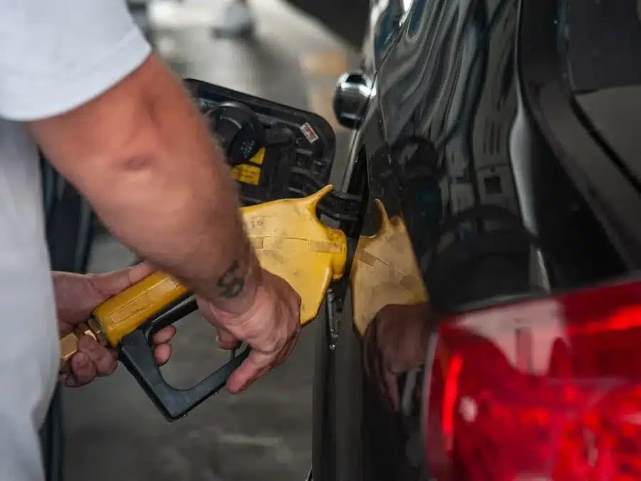 Falta de diesel atinge municípios gaúchos e coloca em risco serviços essenciais, aponta pesquisa da Famurs