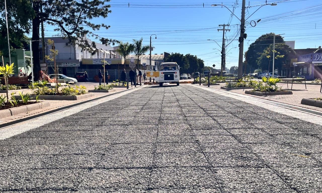Trecho da futura Rua Coberta é interditado para reparos na pavimentação em Santo Augusto