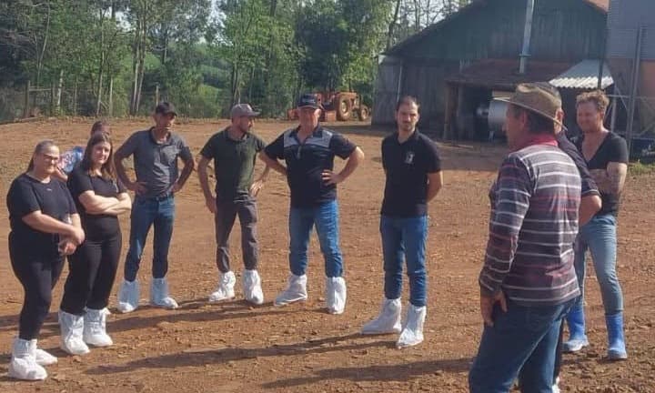 Visita técnica apresenta criação de aves como alternativa de renda para produtores de São Martinho