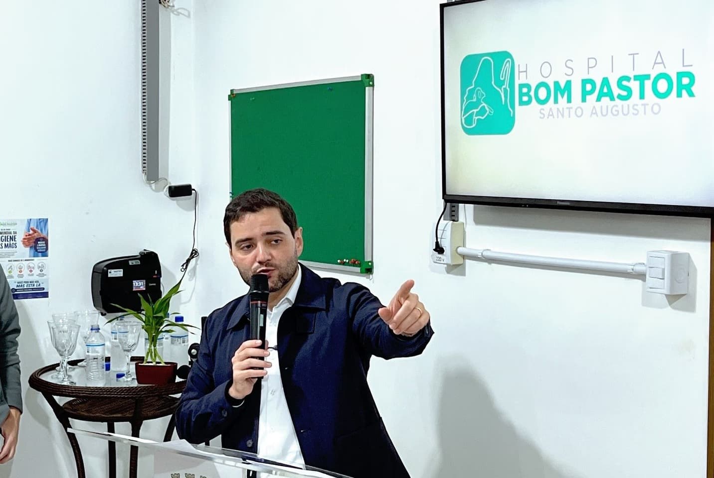 Em Santo Augusto, Gabriel Souza anuncia R$ 7 milhões para hospital, obras regionais e comenta cenário eleitoral