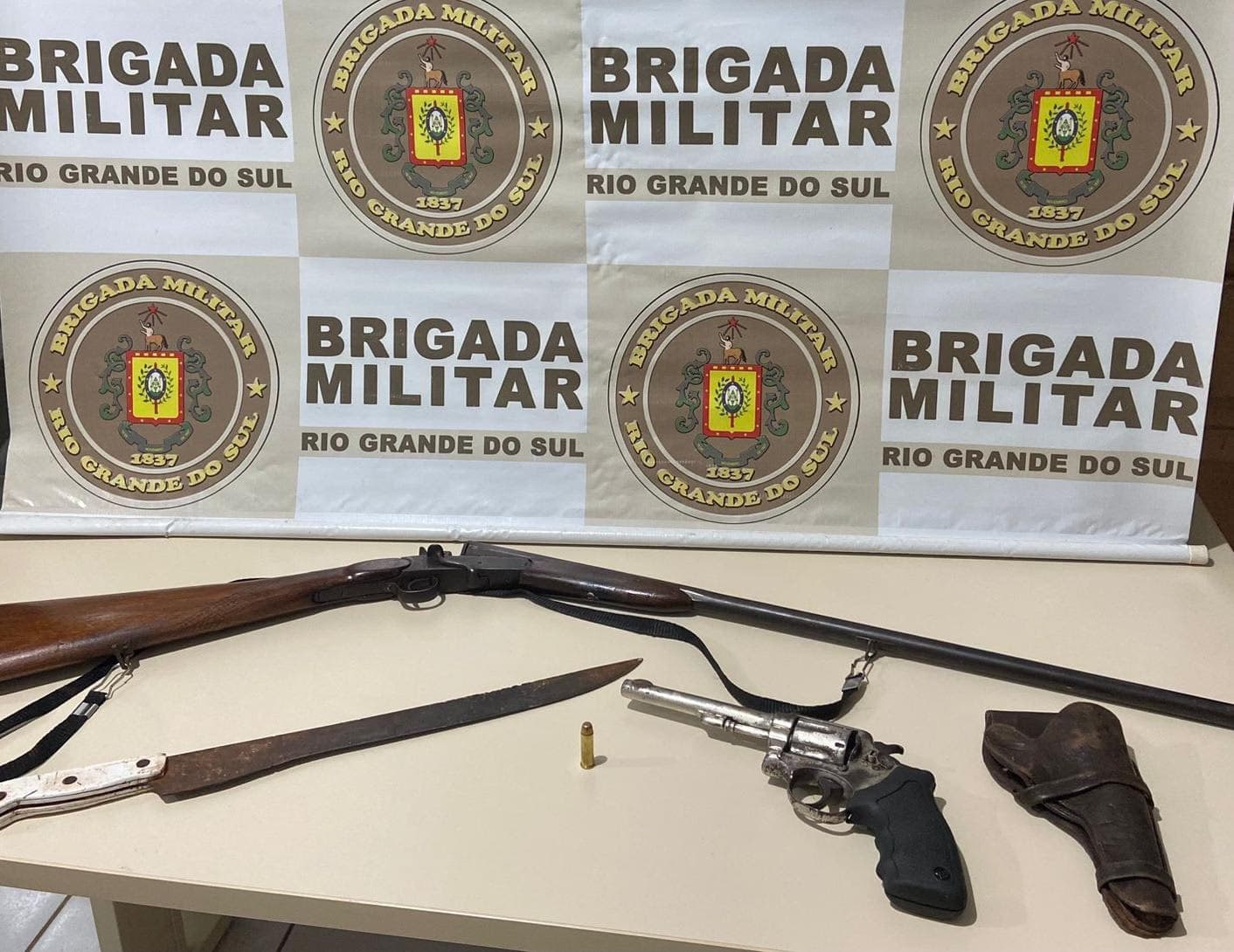São Valério do Sul: Três homens são presos por porte ilegal de arma de fogo